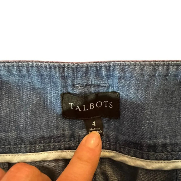 Talbots Size 4 Medium Wash relaxed Fit Jeans - Picture 2 of 3